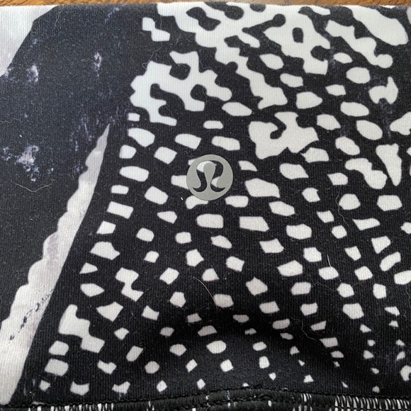 Lululemon Wunder Under Crop - Size 8 - Picture 4 of 5